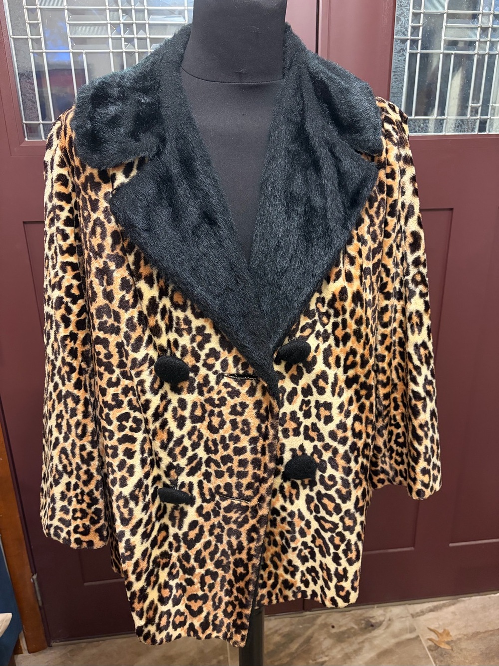 Vintage 1950s Lane Bryant Leopard Print Faux Fur Coat with Black Collar😍